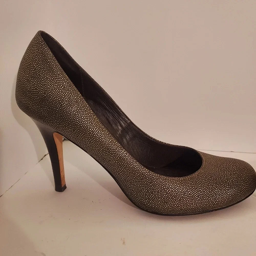 Cole Hann Textured Bronze Metallic Brown NikeAir Round Toe Pumps in Size 8.5 AA